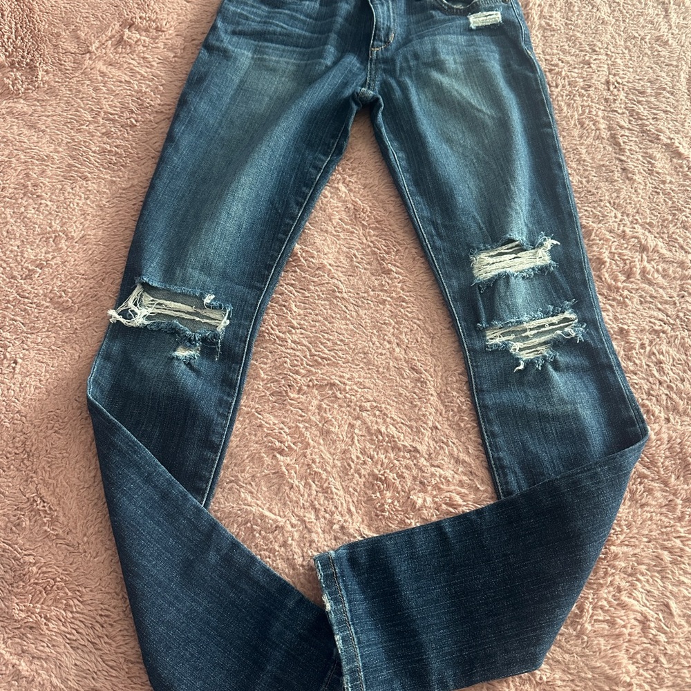 Blue Skinny Jeans with Distressed Detailing and Tapered Leg